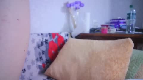 Snapshot of skyressie333 chatting on March 4, 8:16 pm skyressie333 online show from March 4, 8:16 pm