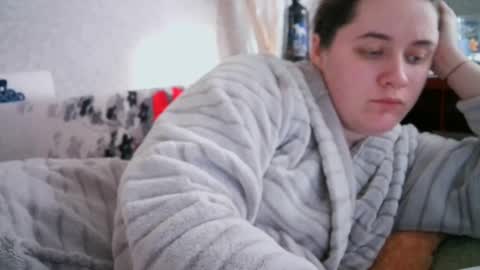 Snapshot of skyressie333 chatting on March 12, 1:40 pm skyressie333 online show from March 12, 1:40 pm