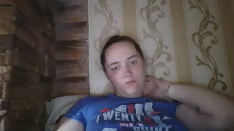 Snapshot of skyressie333 chatting on October 4, 6:39 pm skyressie333 online show from October 4, 6:39 pm