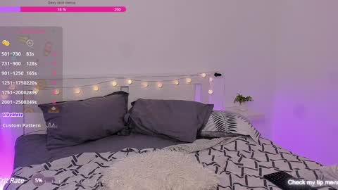 slim_jen online show from December 29, 9:17 am