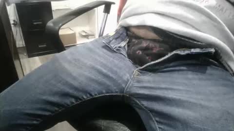 Snapshot of slimjimorange9 chatting on November 18, 1:22 am slimjimorange9 online show from November 18, 1:22 am