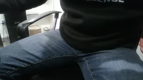 Snapshot of slimjimorange9 chatting on November 19, 10:10 pm slimjimorange9 online show from November 19, 10:10 pm