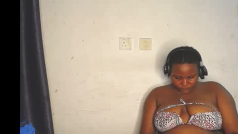 Jemila online show from November 25, 9:15 pm