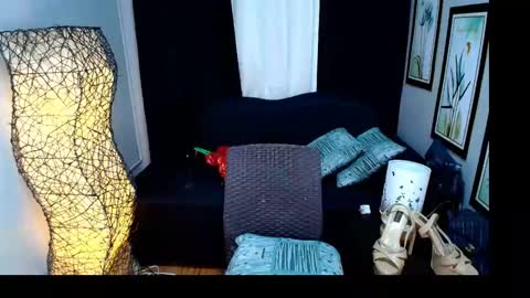 Snapshot of sluthotcummer69x chatting on December 12, 7:04 pm EMPRESS GODDESS KRISTINE online show from December 12, 7:04 pm