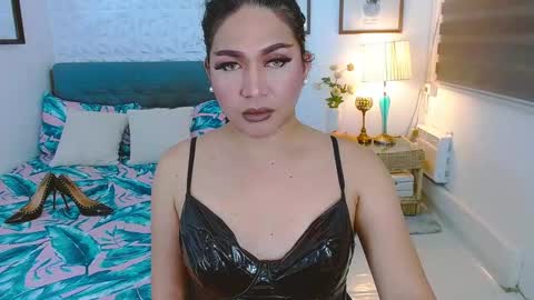 Snapshot of sluthotcummer69x chatting on September 17, 9:49 pm EMPRESS GODDESS KRISTINE online show from September 17, 9:49 pm