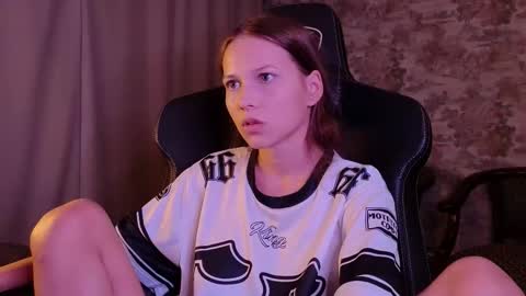 Snapshot of small_emma0 chatting on September 17, 4:41 pm Emma online show from September 17, 4:41 pm