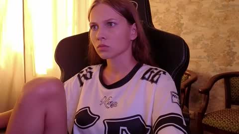 Snapshot of small_emma0 chatting on September 19, 2:51 pm Emma online show from September 19, 2:51 pm