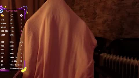 Snapshot of small_emma0 chatting on October 24, 6:48 pm Emma online show from October 24, 6:48 pm