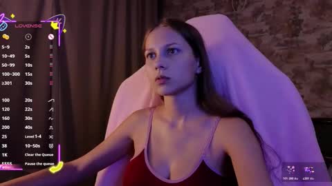 Snapshot of small_emma0 chatting on November 3, 8:10 pm Emma online show from November 3, 8:10 pm