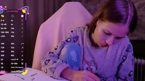 Snapshot of small_emma0 chatting on November 12, 4:51 pm Emma online show from November 12, 4:51 pm