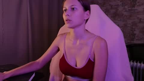 Snapshot of small_emma0 chatting on November 21, 6:28 pm Emma online show from November 21, 6:28 pm