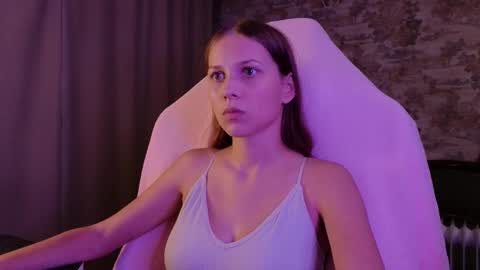 Snapshot of small_emma0 chatting on November 22, 7:57 pm Emma online show from November 22, 7:57 pm