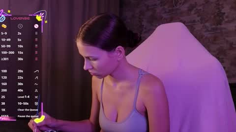 Snapshot of small_emma0 chatting on November 28, 6:43 pm Emma online show from November 28, 6:43 pm