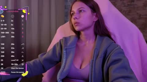 Snapshot of small_emma0 chatting on December 14, 11:48 am Emma online show from December 14, 11:48 am