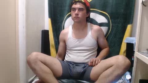 Snapshot of small_wood21 chatting on December 14, 8:34 am small wood21 online show from December 14, 8:34 am