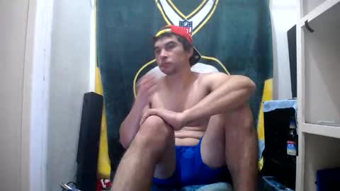 Snapshot of small_wood21 chatting on December 23, 10:32 am small wood21 online show from December 23, 10:32 am