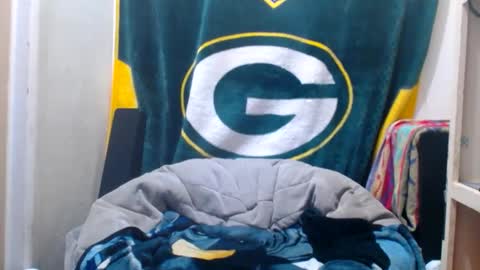 Snapshot of small_wood21 chatting on February 28, 11:47 am small wood21 online show from February 28, 11:47 am