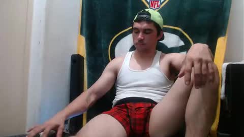 Snapshot of small_wood21 chatting on March 1, 12:23 pm small wood21 online show from March 1, 12:23 pm