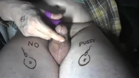 Snapshot of smallpenismwm chatting on December 8, 6:43 am pussyfree4eva online show from December 8, 6:43 am