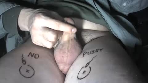 Snapshot of smallpenismwm chatting on December 21, 3:14 am pussyfree4eva online show from December 21, 3:14 am