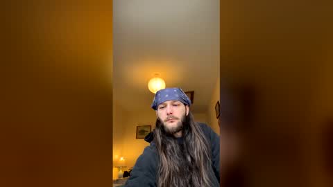 Snapshot of smokeupherb chatting on December 14, 11:15 am smokeupherb online show from December 14, 11:15 am