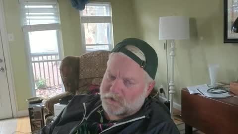 Snapshot of smokymountanman chatting on November 2, 9:28 pm smokymountanman online show from November 2, 9:28 pm