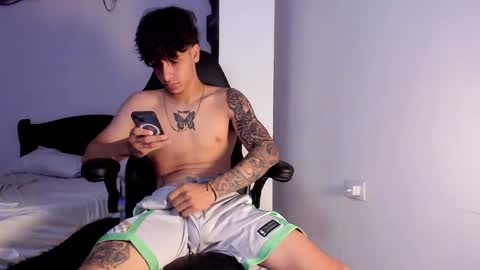 snakebutterfly online show from January 15, 5:26 pm