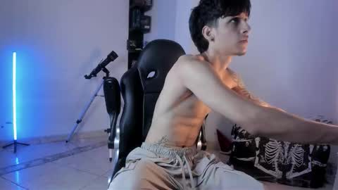 snakebutterfly online show from October 19, 6:03 am