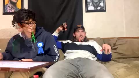 Snapshot of snoochiepoochies chatting on December 2, 5:37 am Will Rex online show from December 2, 5:37 am