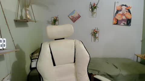 snow_2000 online show from October 12, 11:59 pm