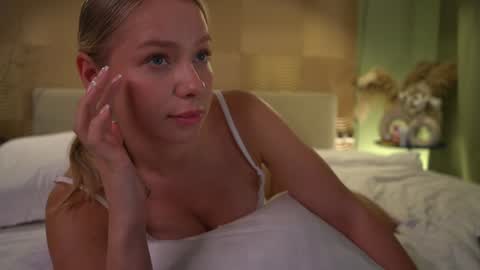 Candice Snow online show from December 13, 5:32 pm