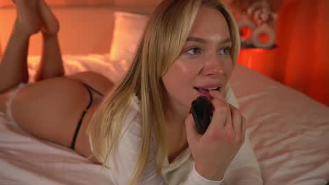 Candice Snow online show from January 12, 4:29 pm