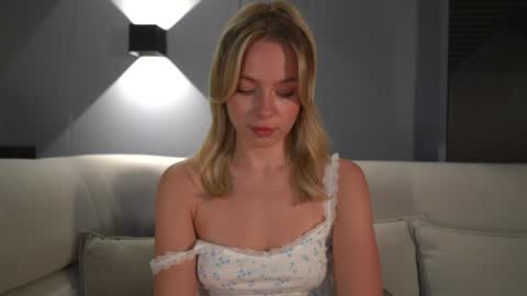 Candice Snow online show from January 25, 2:47 pm