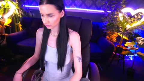 snow_whiteeex online show from January 9, 2:07 pm