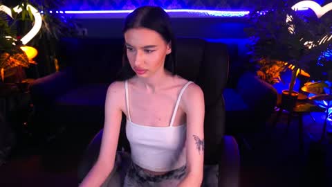 snow_whiteeex online show from January 16, 1:47 pm