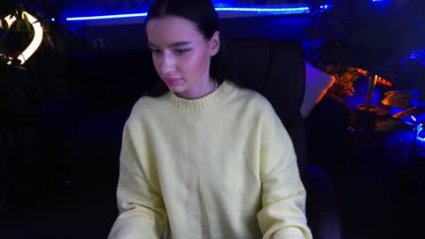 snow_whiteeex online show from January 22, 1:00 pm