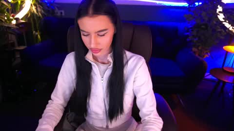 snow_whiteeex online show from January 28, 7:53 pm