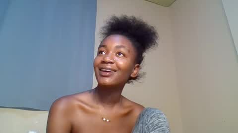 Snapshot of snowie_eyes chatting on November 10, 1:32 pm Snowie eyes online show from November 10, 1:32 pm