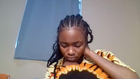 Snapshot of snowie_eyes chatting on November 19, 1:00 pm Snowie eyes online show from November 19, 1:00 pm