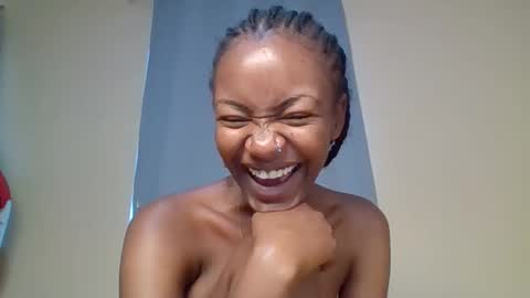 Snapshot of snowie_eyes chatting on November 22, 12:37 pm Snowie eyes online show from November 22, 12:37 pm