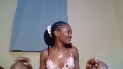 Snapshot of snowie_eyes chatting on November 24, 12:54 am Snowie eyes online show from November 24, 12:54 am