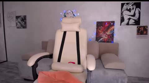 Monna online show from December 4, 6:28 pm