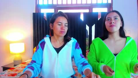 soffy and mia online show from October 18, 12:50 pm