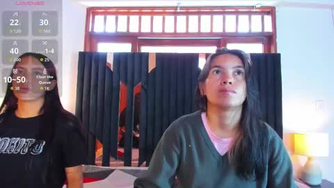 soffy and mia online show from November 3, 12:39 pm