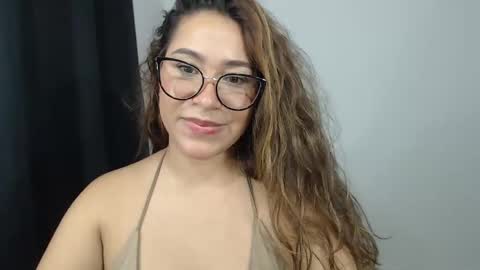 Snapshot of sofi4__ chatting on February 23, 9:11 am sofi online show from February 23, 9:11 am