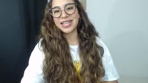 Snapshot of sofi4__ chatting on March 5, 8:32 am sofi online show from March 5, 8:32 am