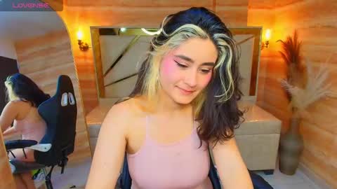 sofi_r_ online show from November 30, 1:26 pm