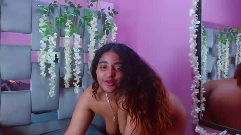 Snapshot of sofia_hernandeez_ chatting on December 13, 5:21 pm Sofi online show from December 13, 5:21 pm