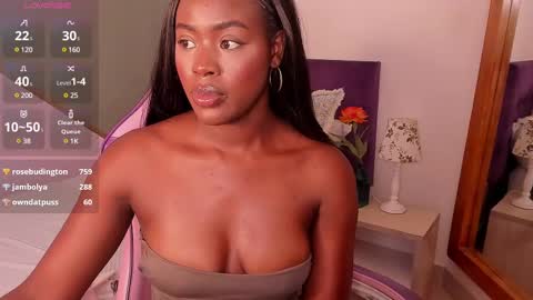 Snapshot of sofia_samuels chatting on February 23, 7:44 am Sofia Samuels online show from February 23, 7:44 am