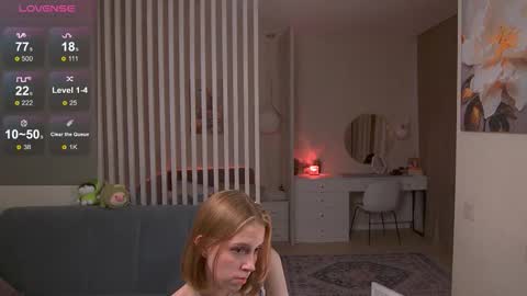 Snapshot of sofiapure18 chatting on September 17, 6:53 pm Sofia Help me overcome shynes with 100 thumbs up online show from September 17, 6:53 pm